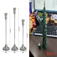 圣诞松果形蜡烛和烛台