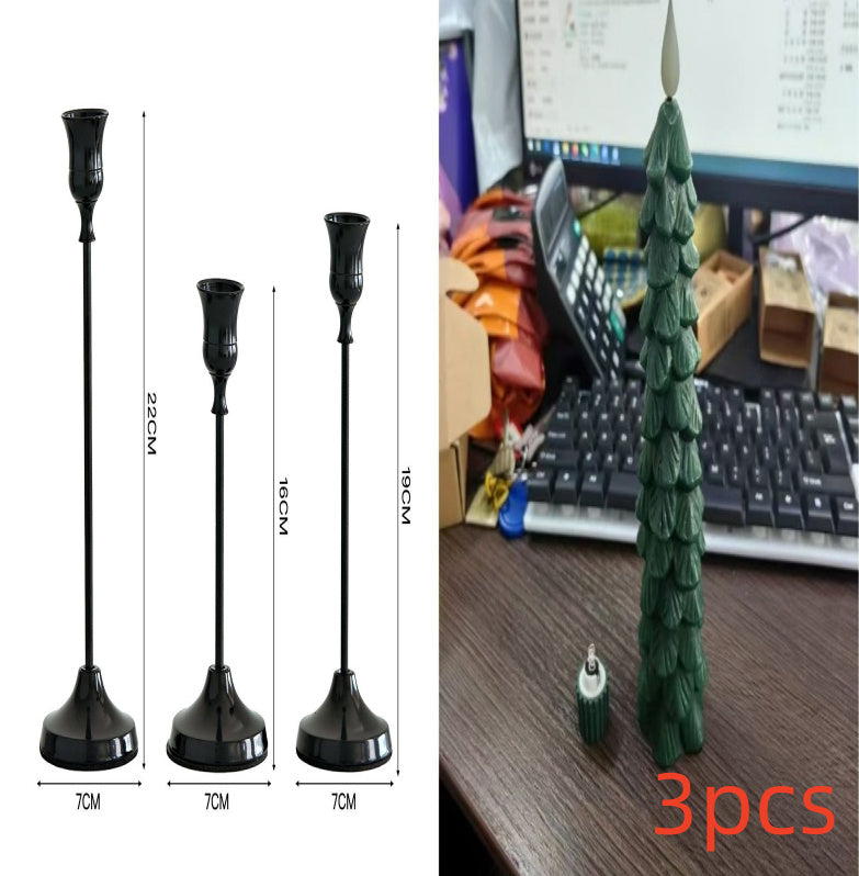 圣诞松果形蜡烛和烛台