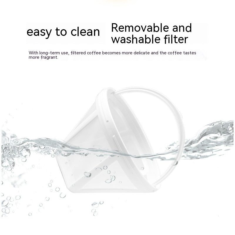 Бытовая автоматическая кофеварка и чайник в американском стиле