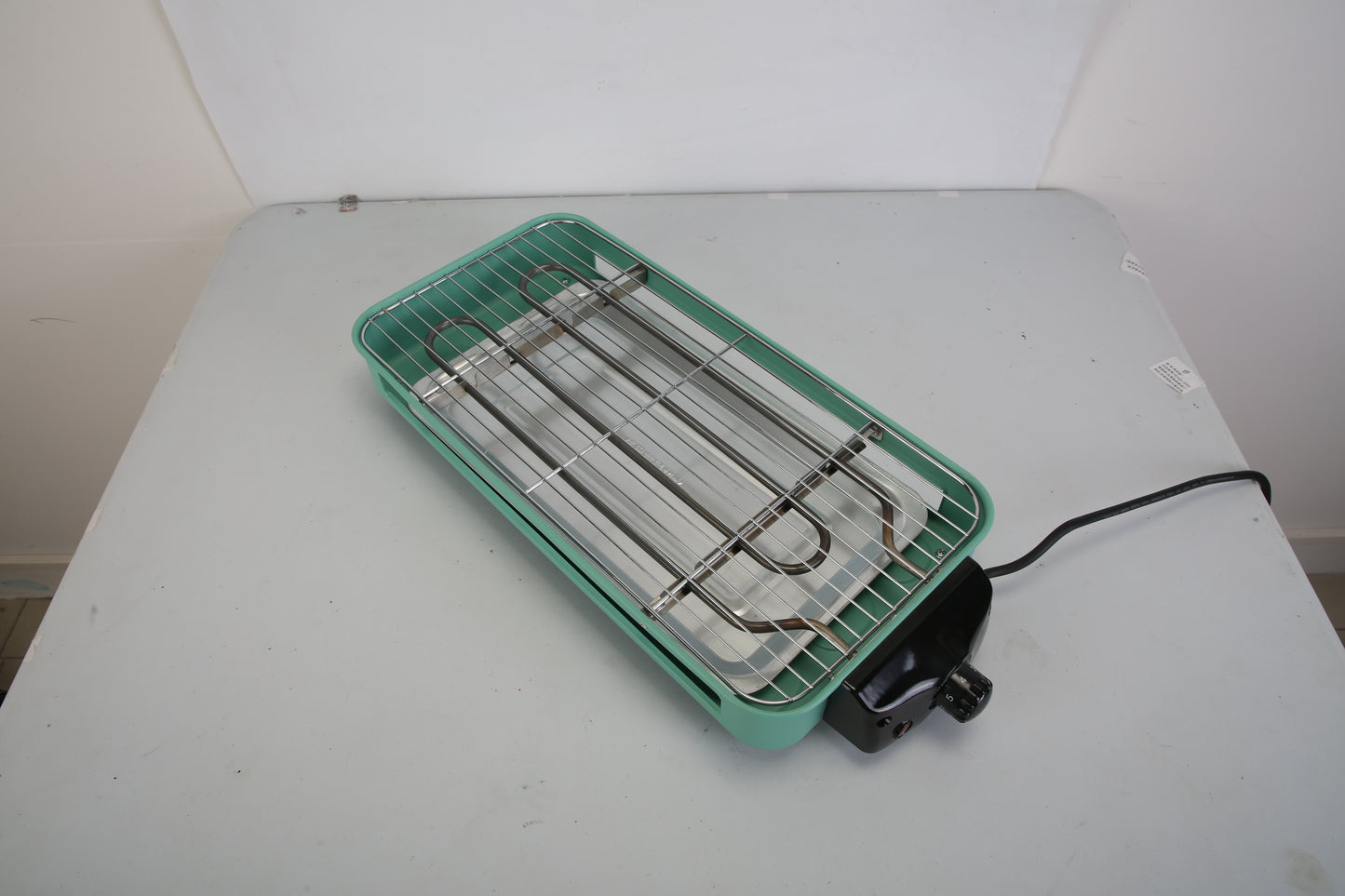 2-In-1 Electric BBQ Gill With Grill Net Removable Plate 5 Temperature Control 3 Small Trays Dishwasher Safe